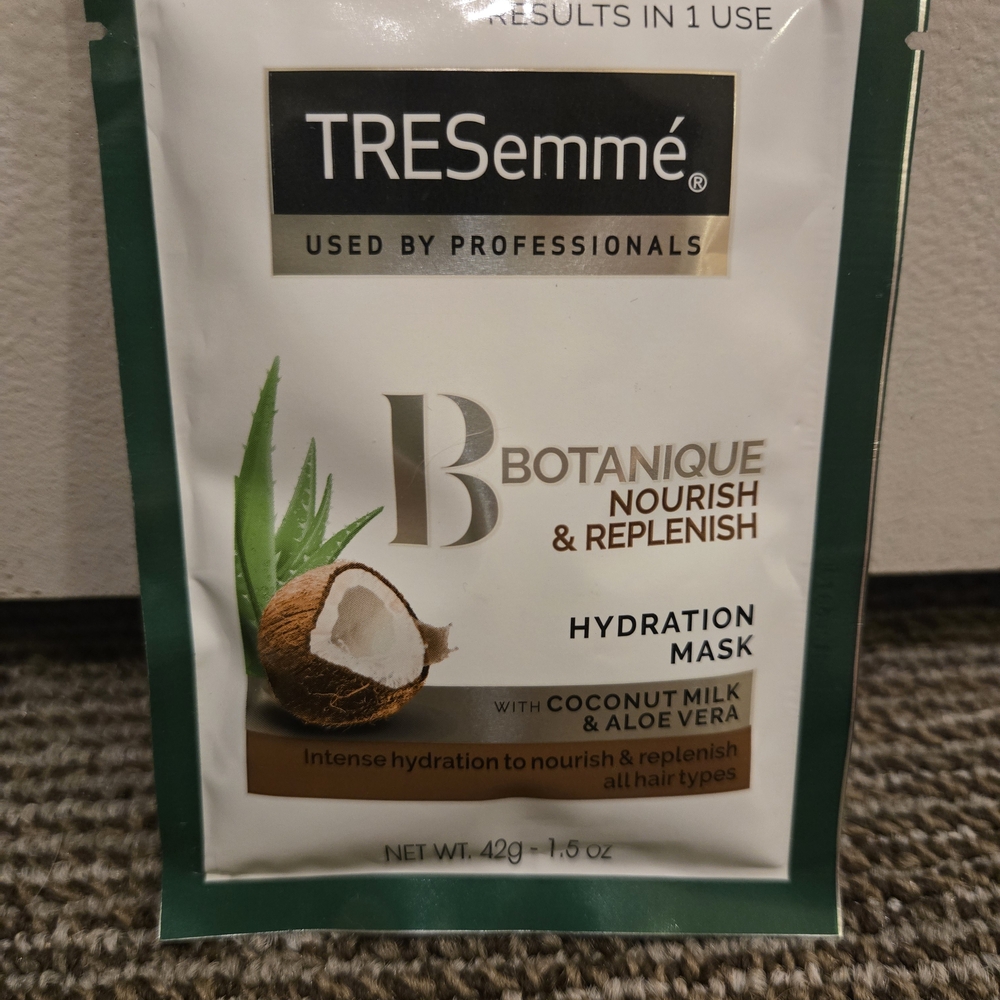 TRESemmé Botanique Nourish & Replenish Hydration Mask - Green